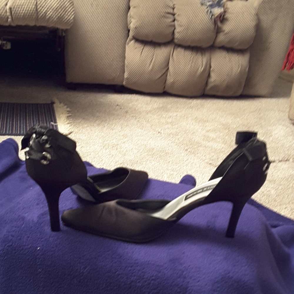 JENNIFER MOORE  women's spike heel Shoes w/bows & rhinestones size 7 1/2  black